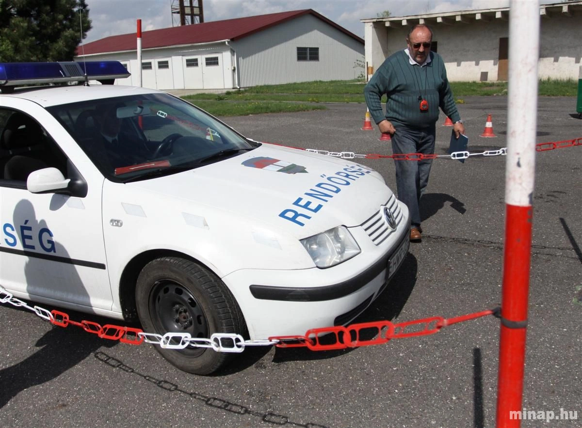 Versenyen a megye rendőrei
