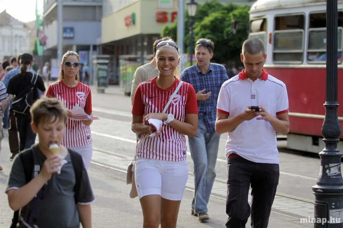 Városnapi kavalkád a sétálóutcán