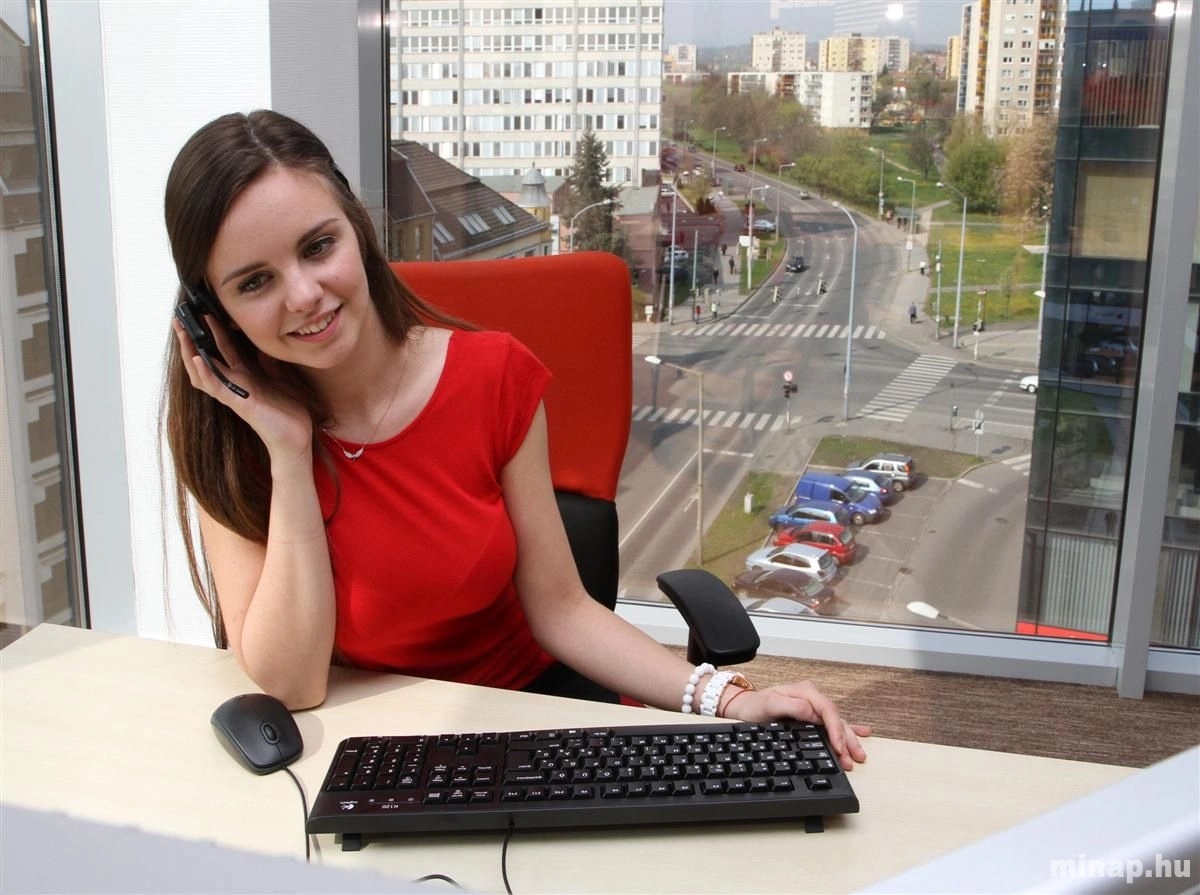 Átadták a Vodafon kibővített ügyfélszolgálati irodáját