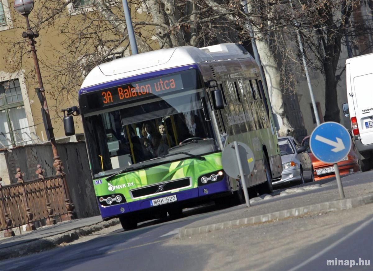 Munkába állt a hibrid busz