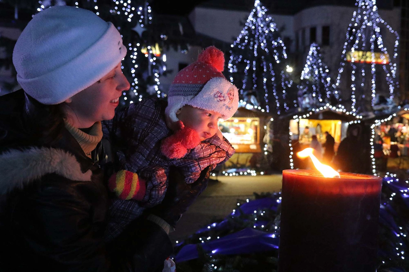 Meggyújtották a második Adventi gyertyát a Szent István téren II.