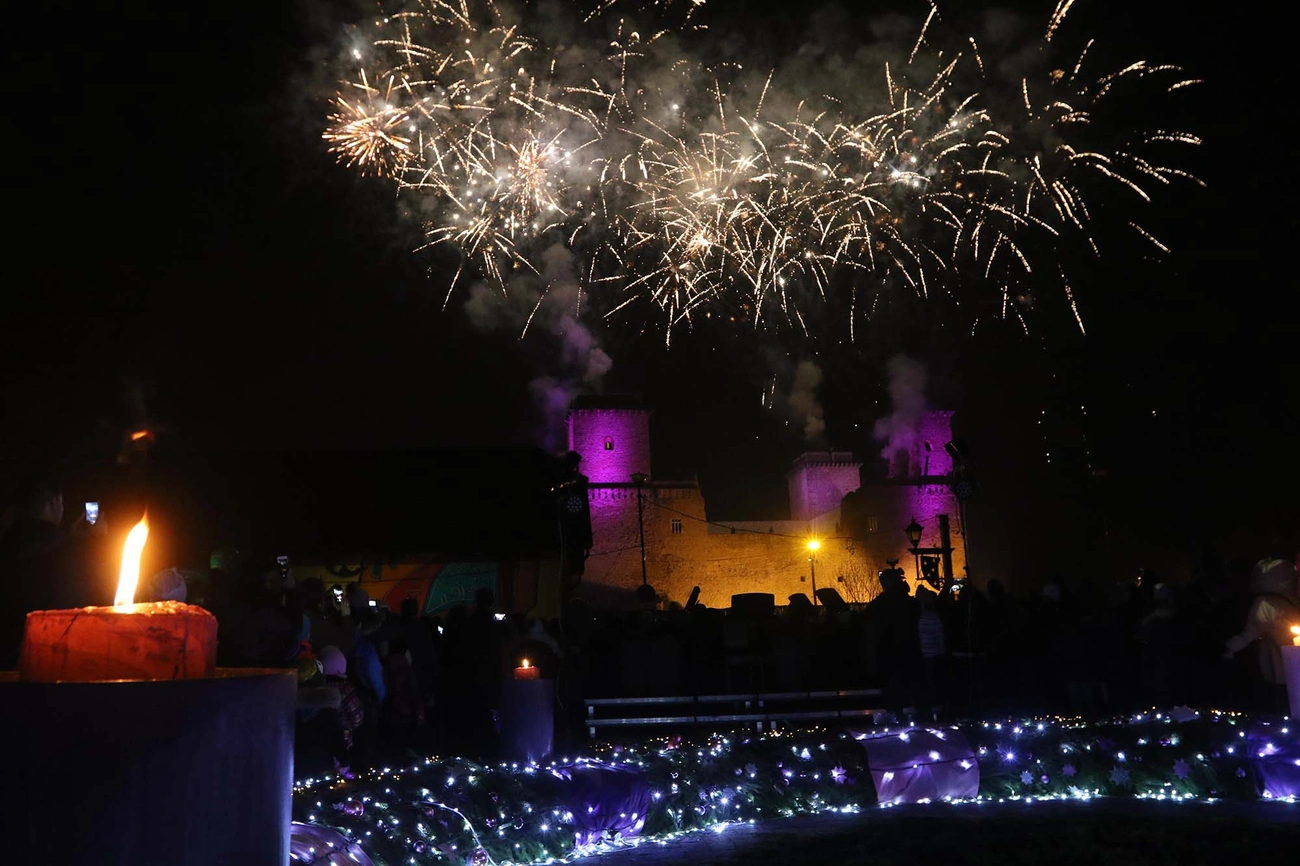 Adventi gyertyagyújtás a Diósgyőri várnál