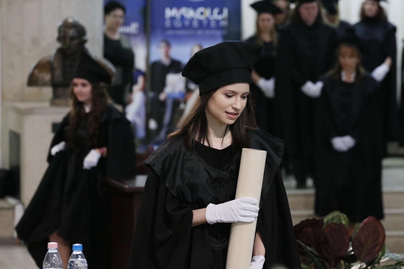 Diplomaátadó az egyetemen