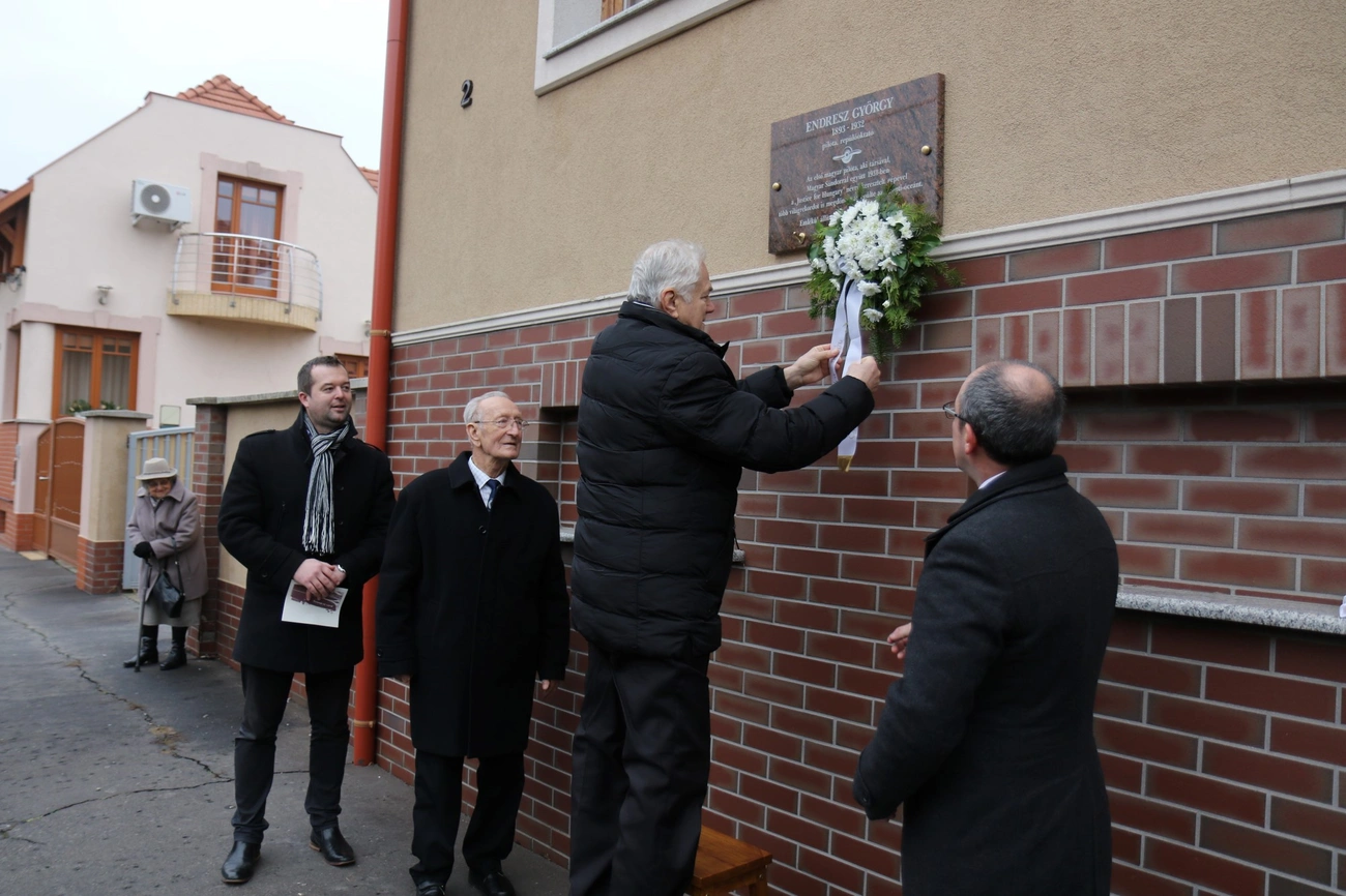  Endresz György emléktábla avató