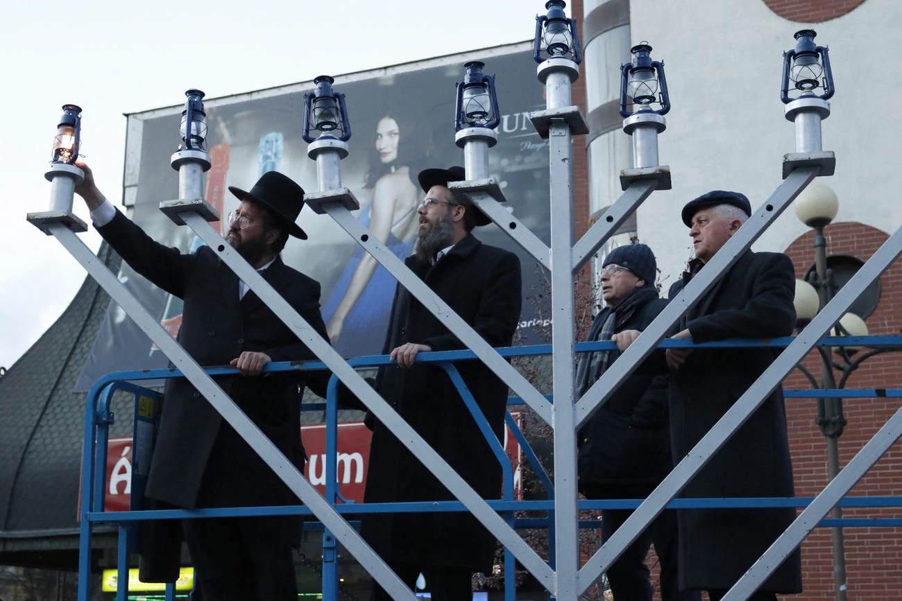 Hanukai gyertyagyújtás