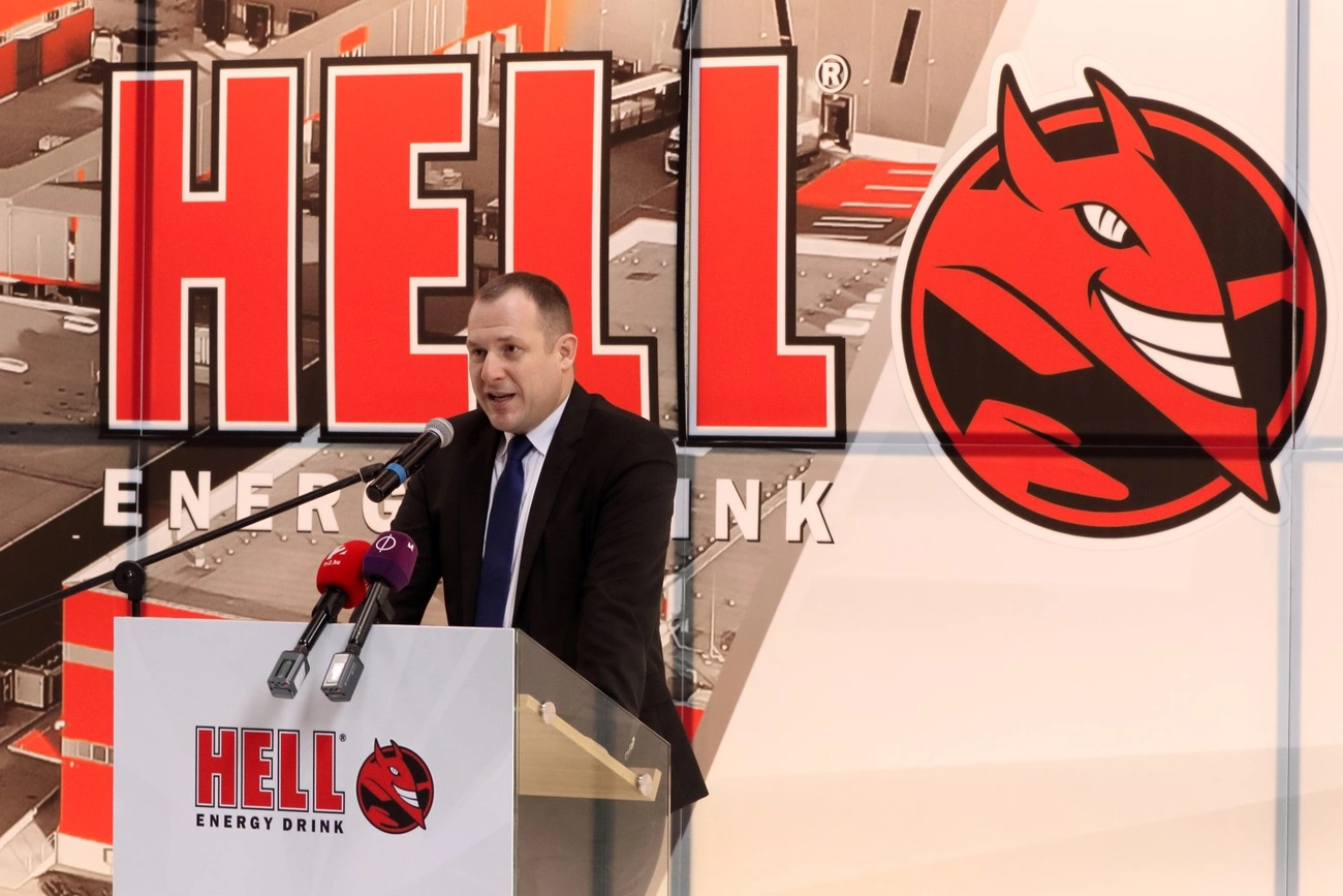 Hell magasraktár-átadó