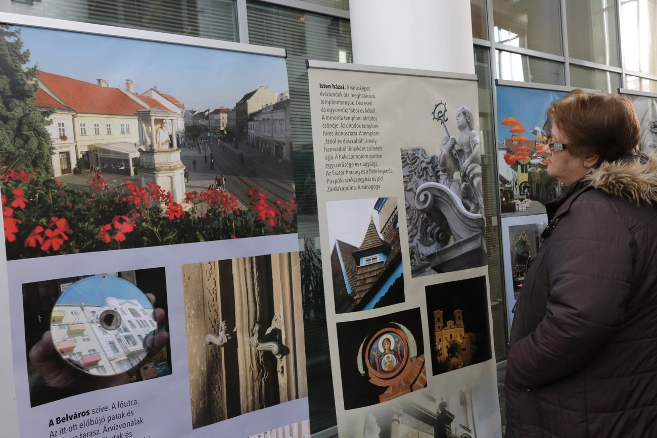 Kupcsik Sarolta fotókiállítása a városházán
