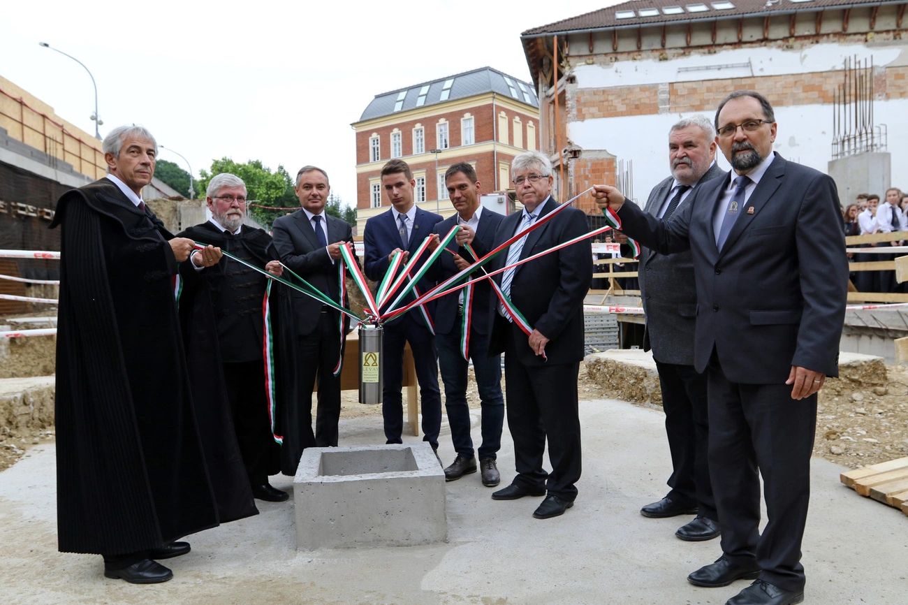 Lévay gimnázium uszoda és tornacsarnok alapkőletétel