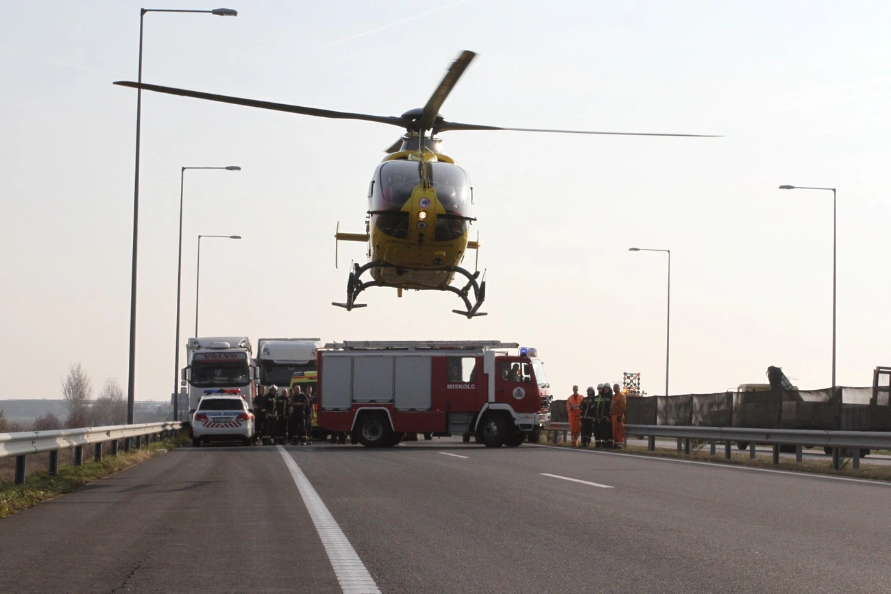Kamion baleset az M30-ason