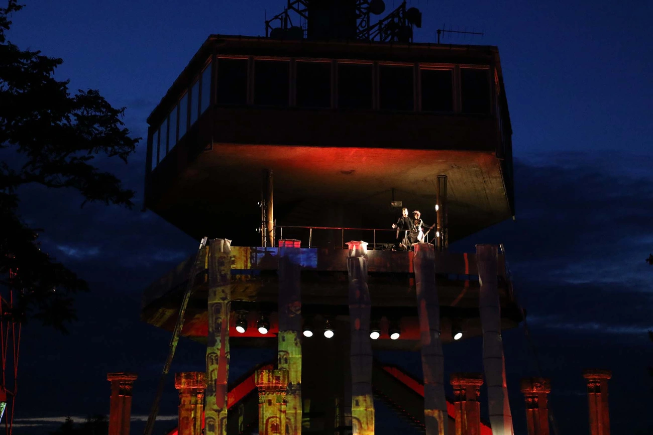 Ezrek Operája: RockGiovanni az Avasi kilátónál I.