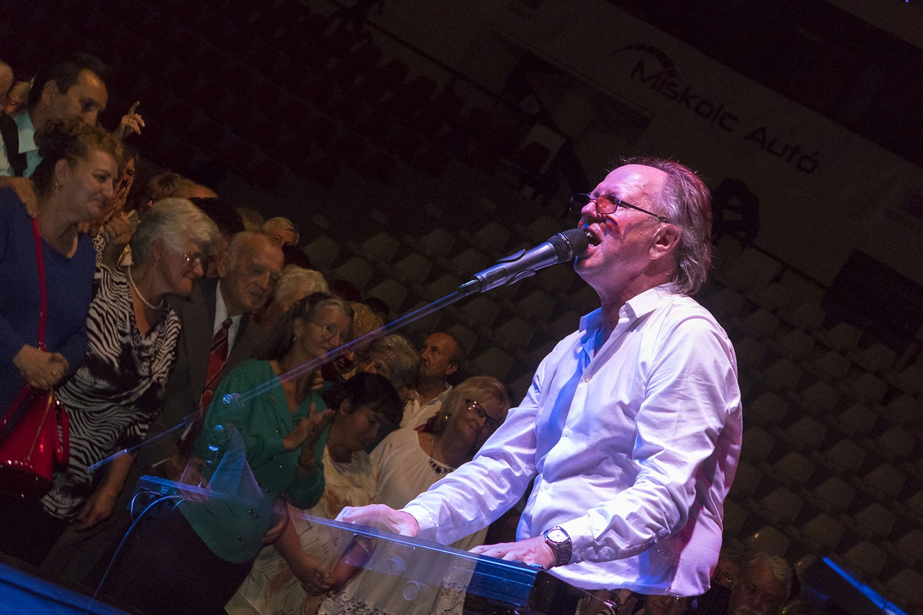 Salkaházi szüreti mulatság a sportcsarnokban – I.