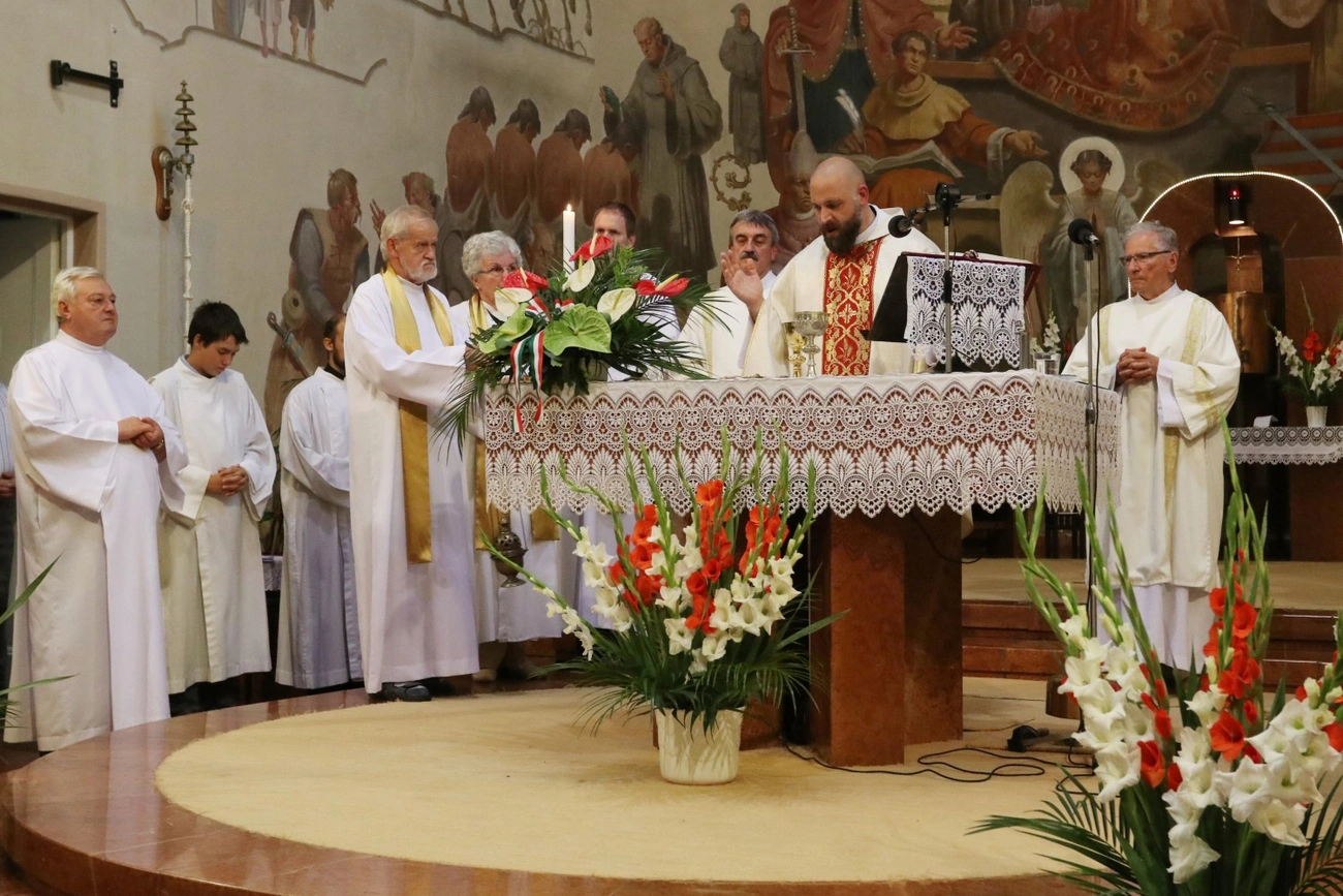 Ünnepi szentmise a Selyemréti Szent István templomban