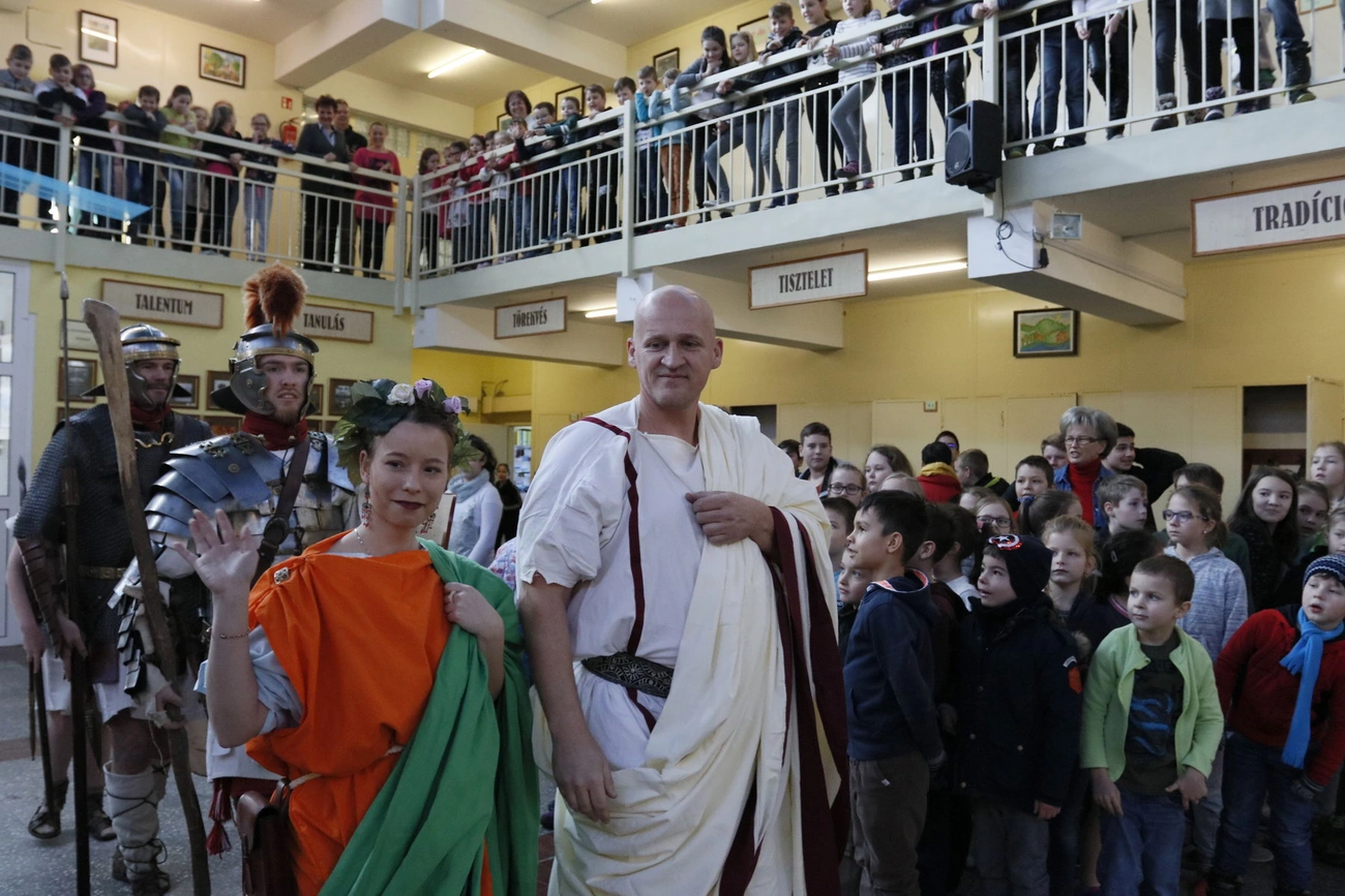 Rendhagyó történelem óra a Jókai iskolában