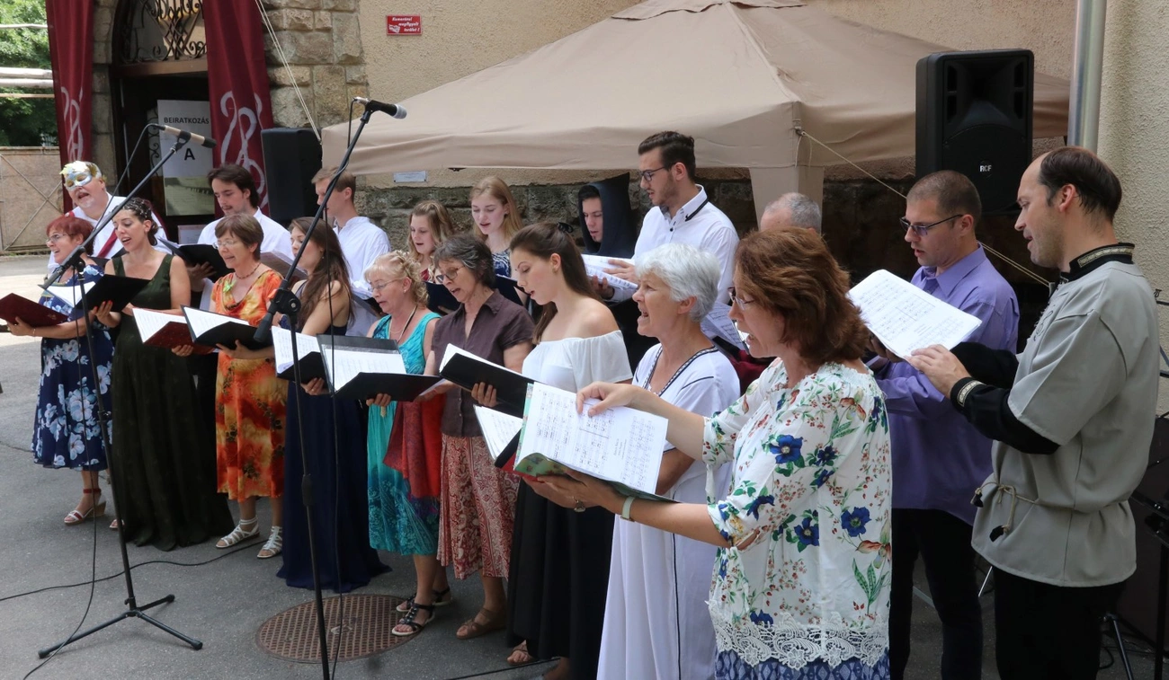 Zeneszeánsz az Egressyben