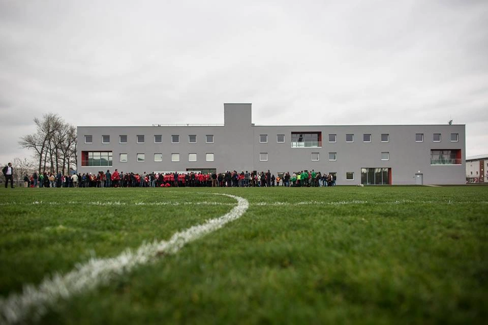 Felavatták a DVTK labdarúgó edzőközpont főépületét