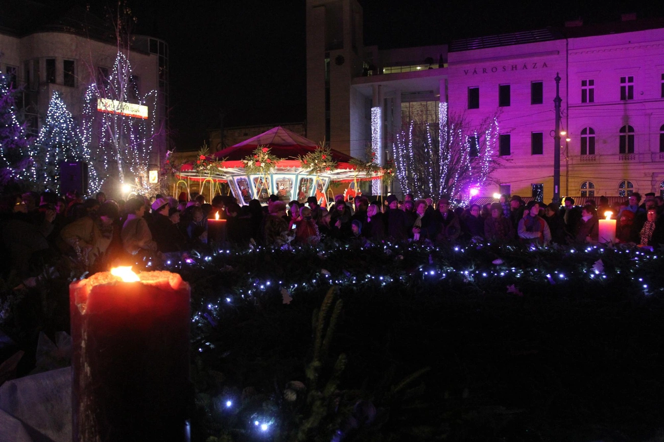 Adventi gyertyagyújtás a Szent István téren 
