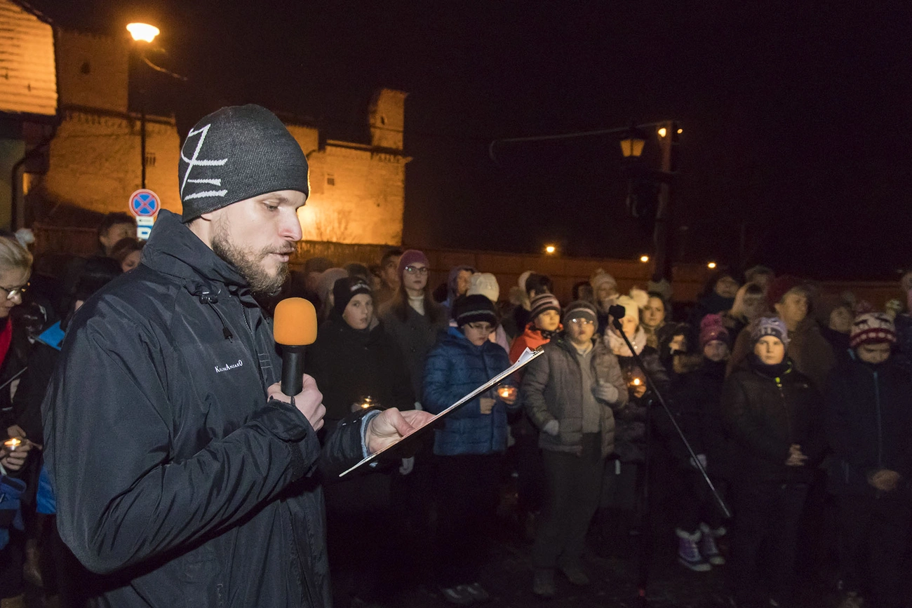 Adventi gyertyagyújtás a Diósgyőri várnál
