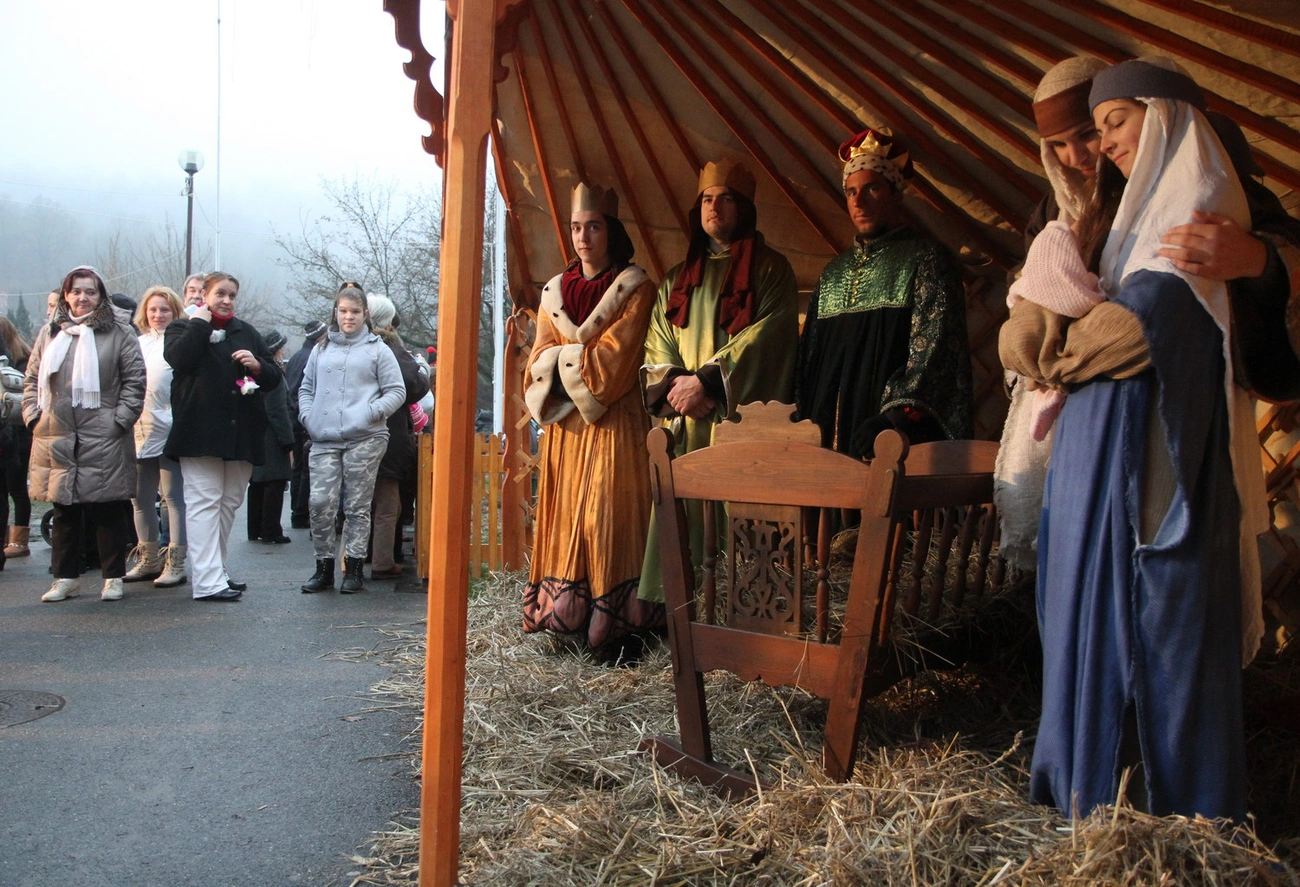 Adventi gyertyagyújtás és vásár