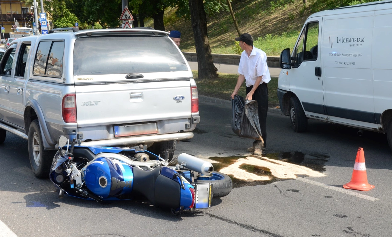 Motoros baleset a tehermentesítőn