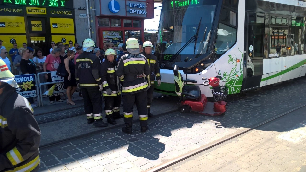 Gázolt a villamos a Centrumnál