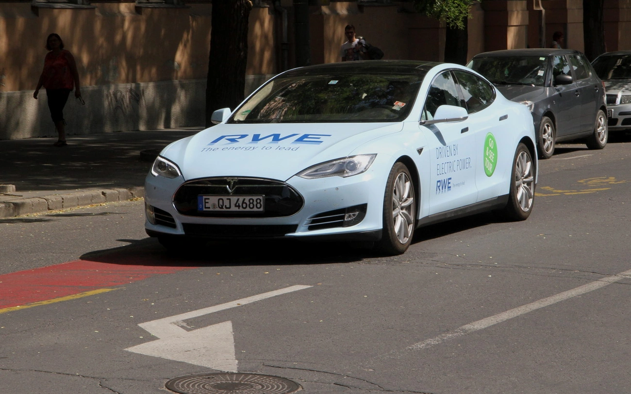 Miskolcra érkezett az elektromos autós túra