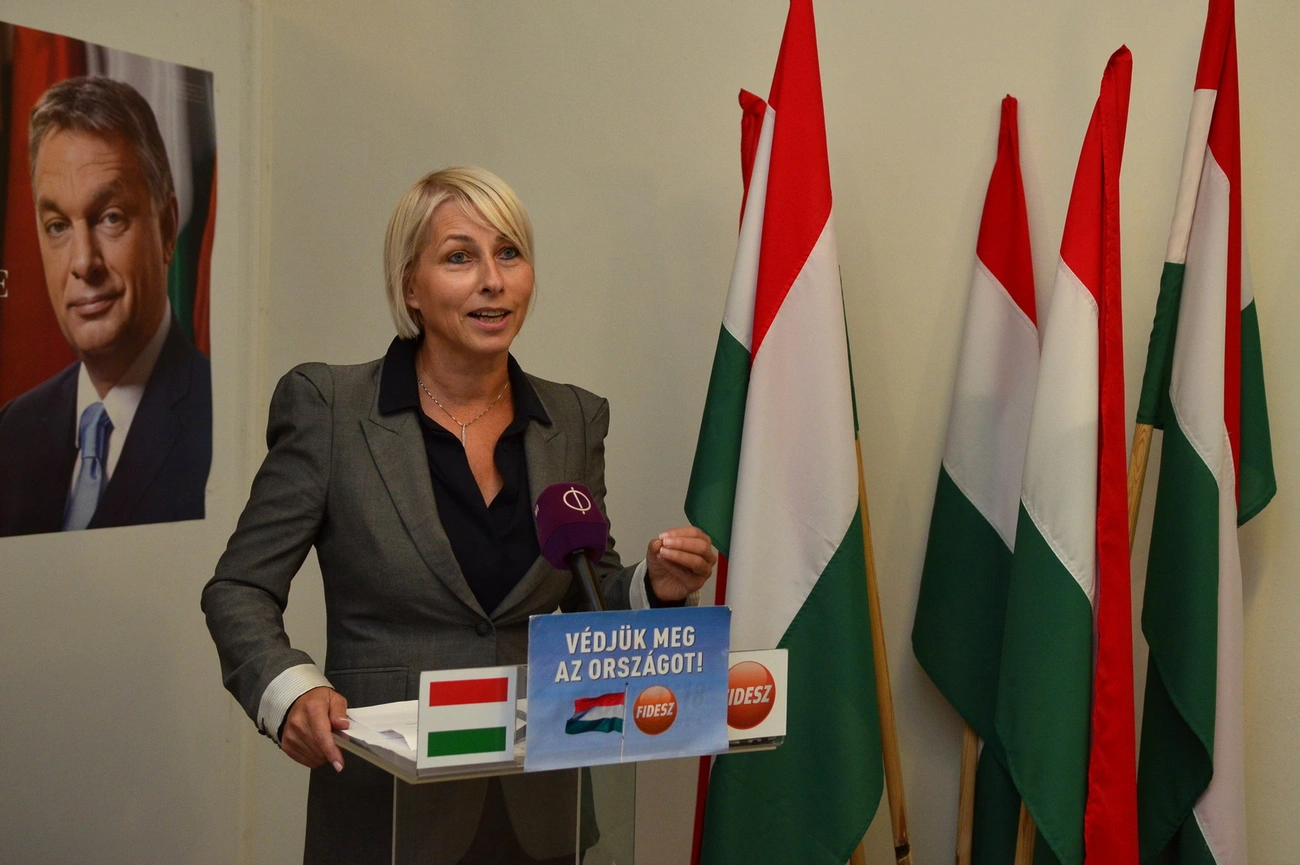 Eredményváró a Fidesz irodában