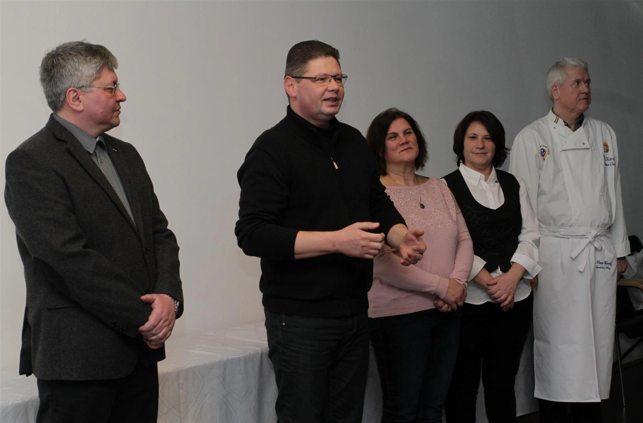 Íz-kocsonya és forró italok díjátadója a városházán