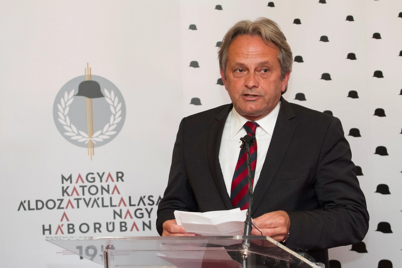 A Honvédelmi Minisztérium sajtótájékoztatója hadisírokról és emlékhelyekről