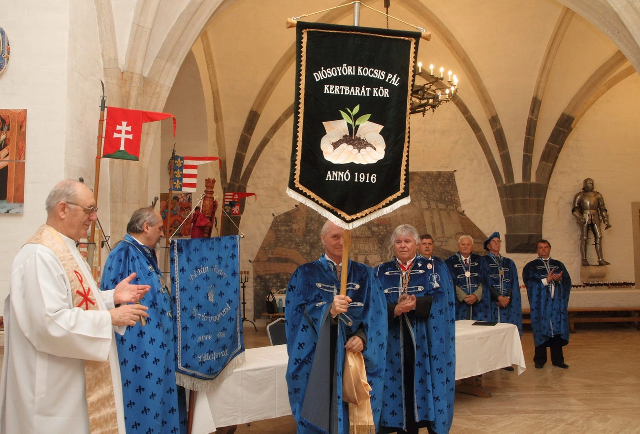 Kertbarát kör zászló átadás a lovagteremben