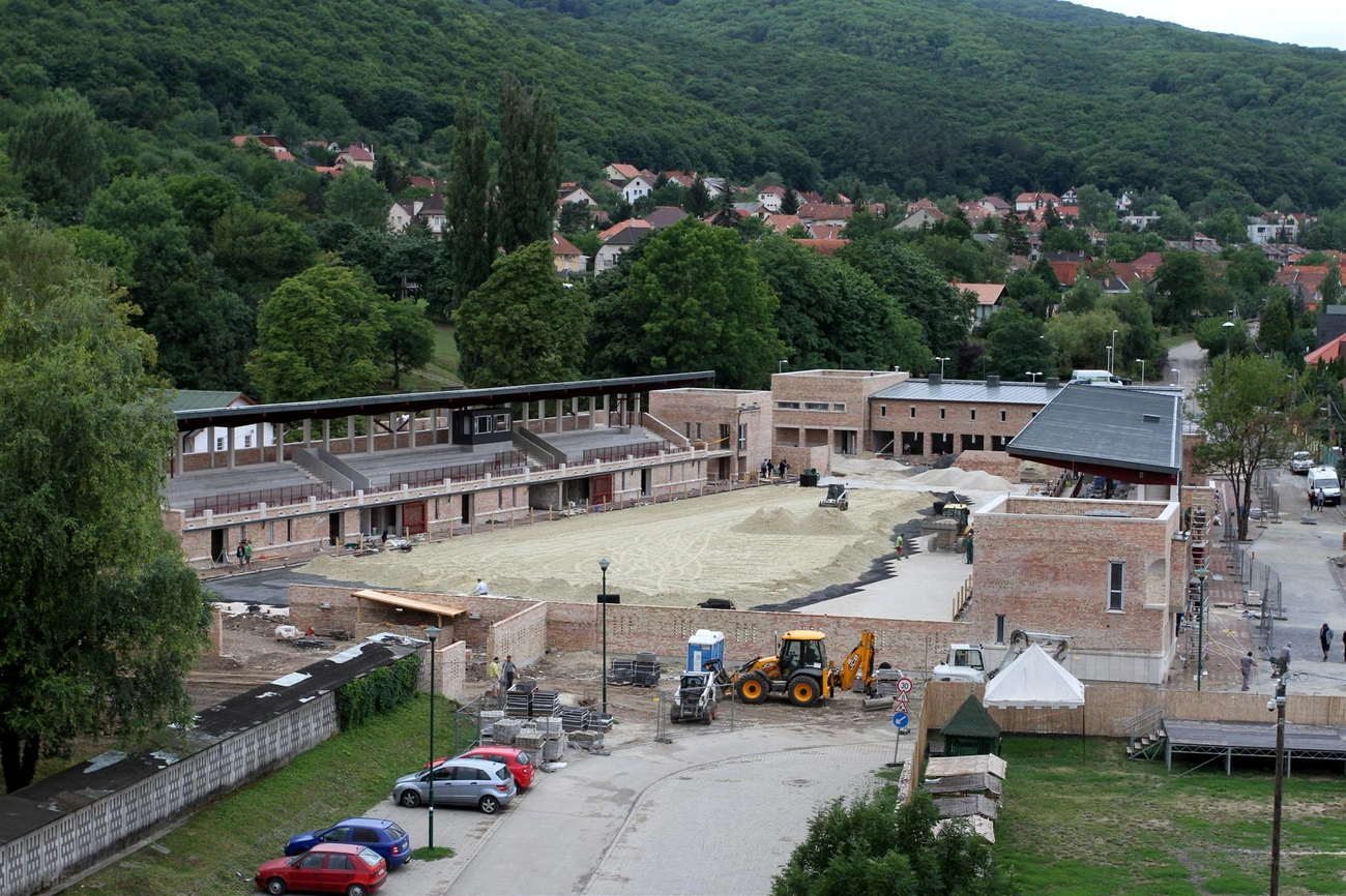 Szent István ünnepére kész a lovagi tornák tere