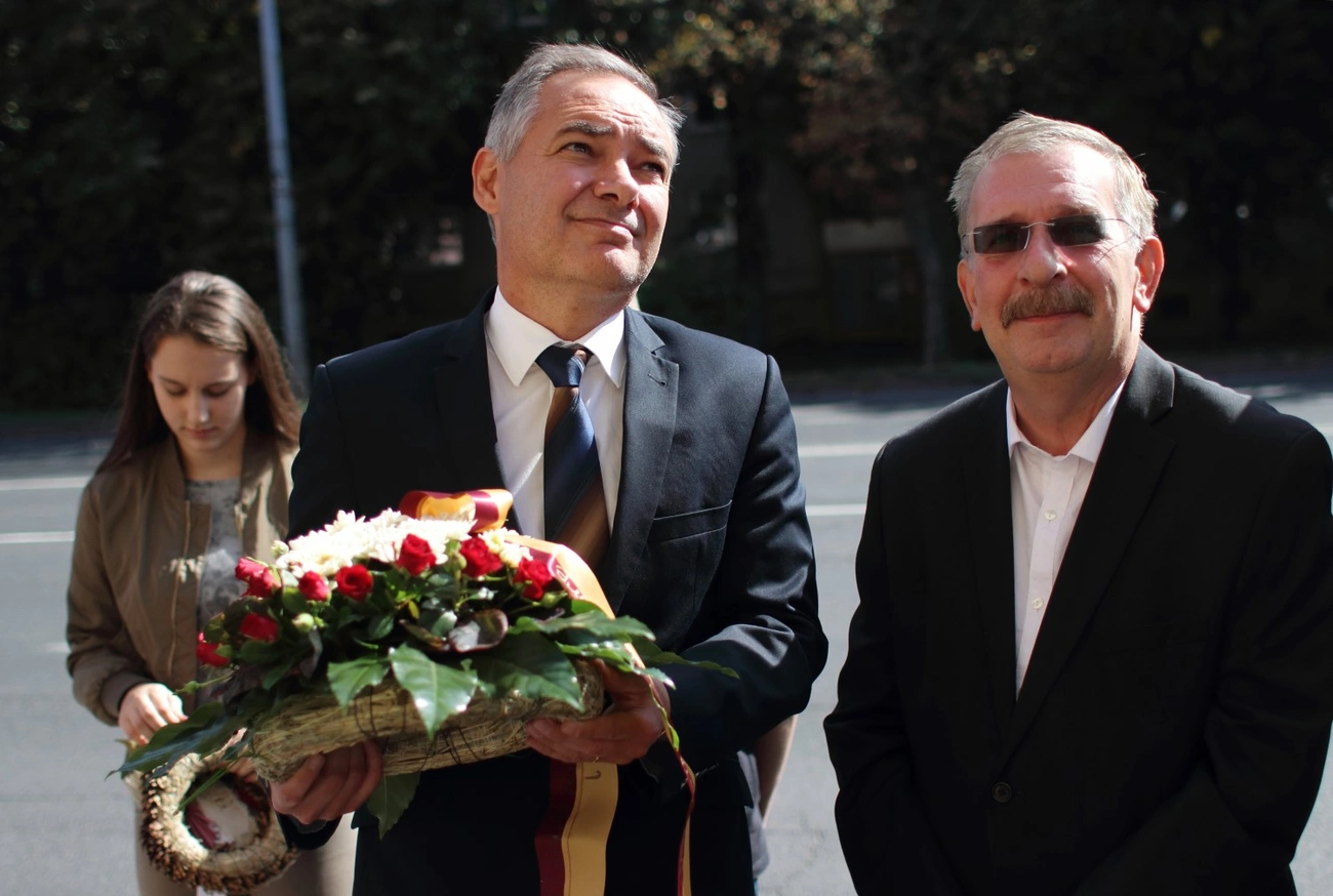 Koszorúzás Pressburger Imre szülőházánál