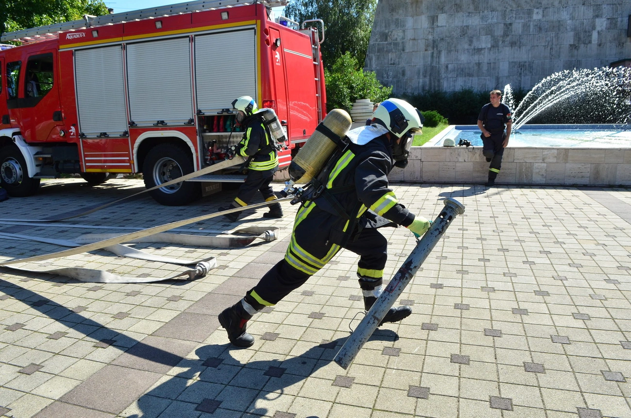 A legerősebb tűzoltó páros versenye