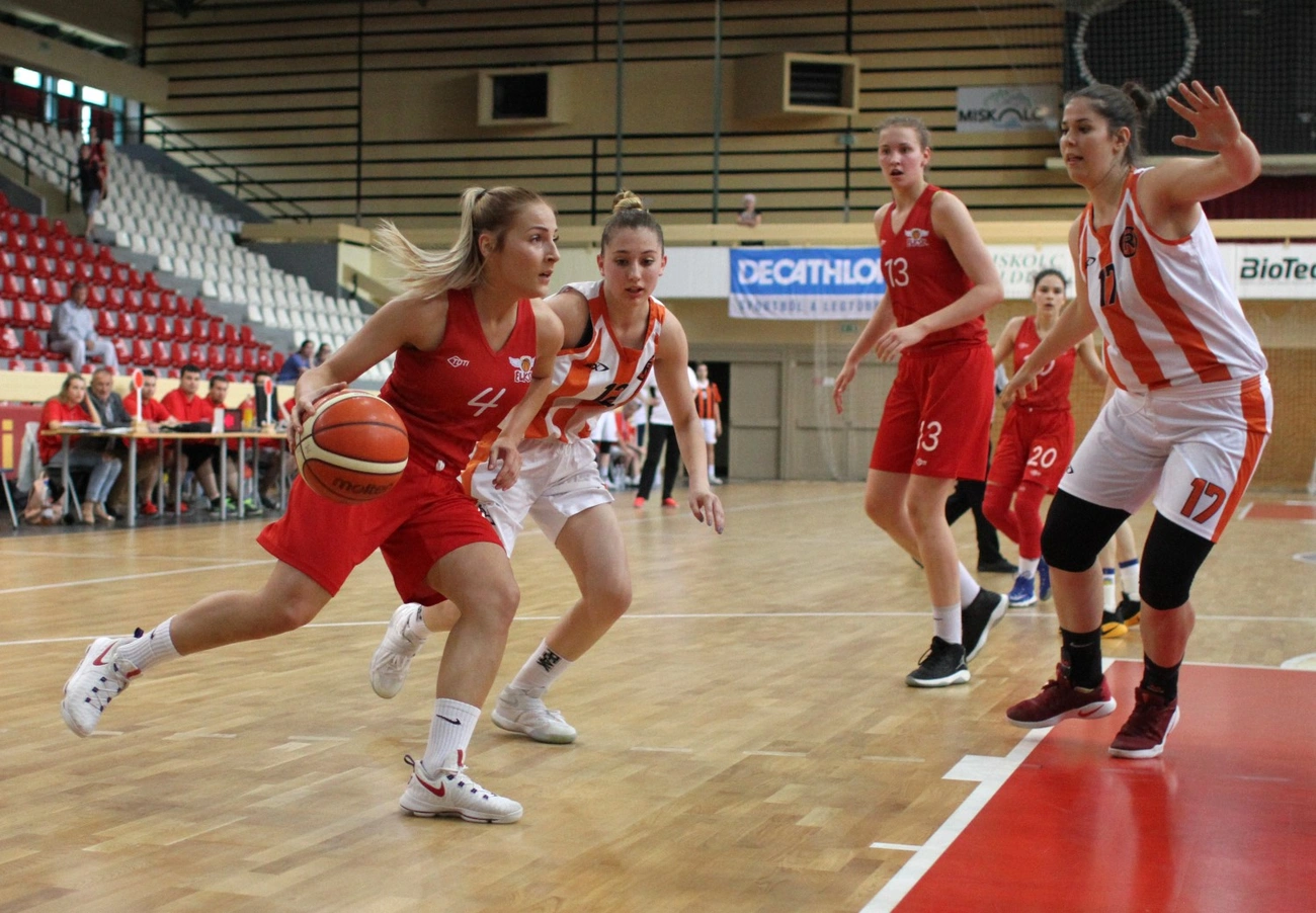 Nemzeti Kadett Leány Bajnokság a sportcsarnokban